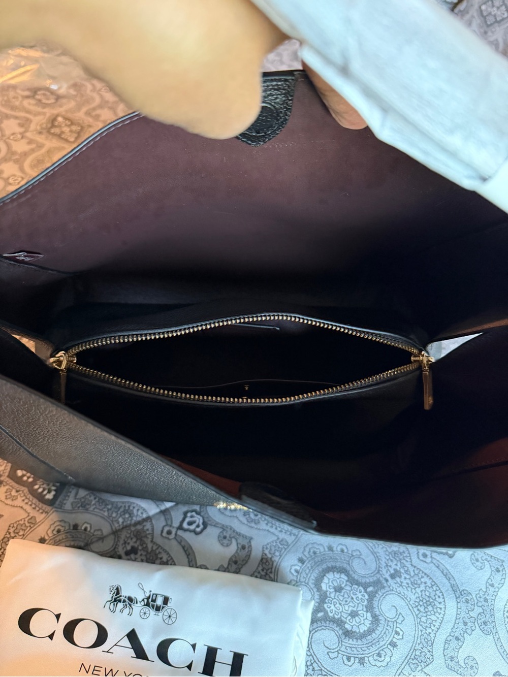 NWT Coach Black Pebbled Leather Shoulder Tote with Gold Logo - Picture 7 of 9